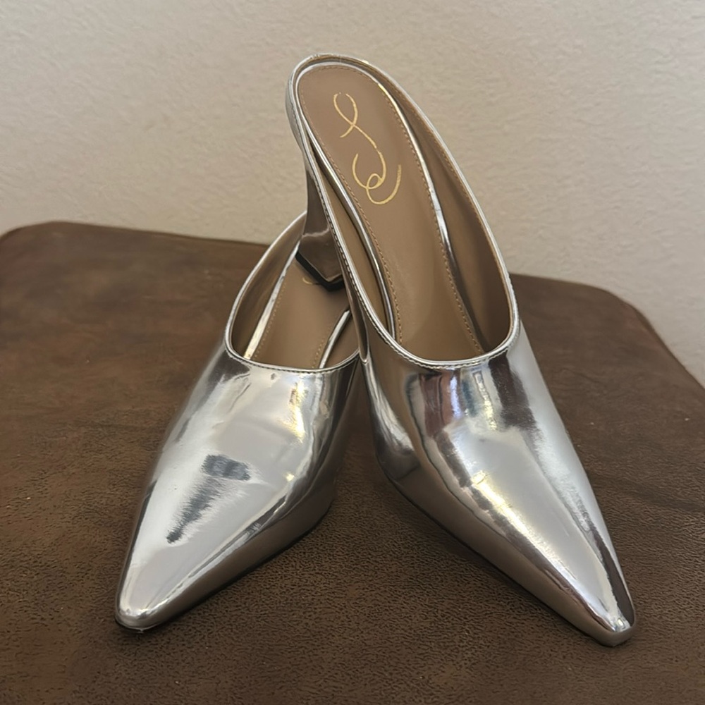 SE, 3 inch wedge mules. 8